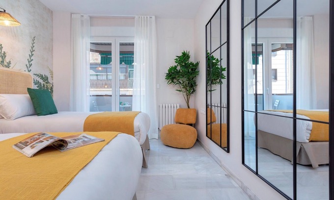Centro - Sagrario Apartment | Unique Apt. With Parking in Granada. Fuente Nueva