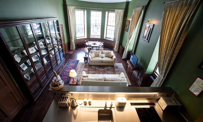 Cupar Apartment | Unique Historic Apartment sleeping 7 close to St Andrews