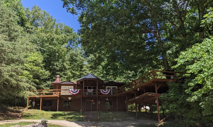Taswell House | Unique Lodge Style Cabin With Hot Tub!