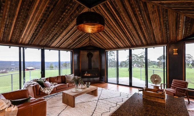 Hepburn Cottage | Unique luxury + salvage + African theming = Heaven