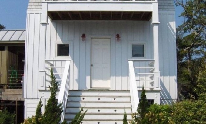 Ocracoke Cottage | Unique, Romantic, Cozy, Island Cottage on #1 Beach in America