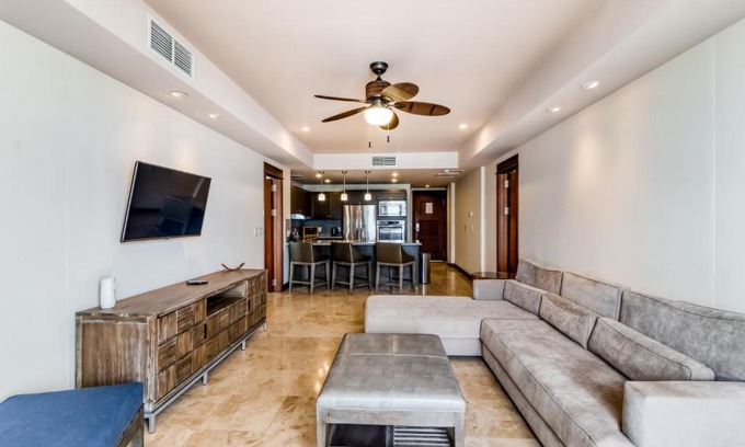 Barrio Los Faroles Apartment | Unit 1014 at Croc's