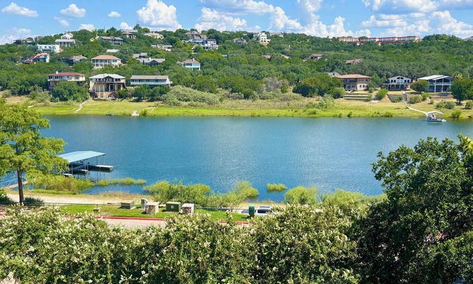 Highland Lake Estates Condo | UNIT 2305 1 Bed 1.5 Bath on Lake Travis