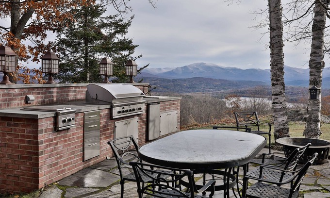 Whitefield House | Unmatched Panoramic Views of the White Mountains