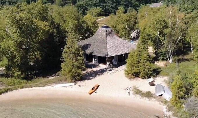 Lake Township Cabin | Unplug, Unwind, and Escape at Lwardcove's private beach!