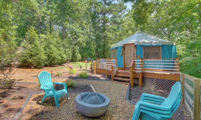Sparta Apartment | Unplugged Retreat! Unique Yurt w/Deck in Smokies