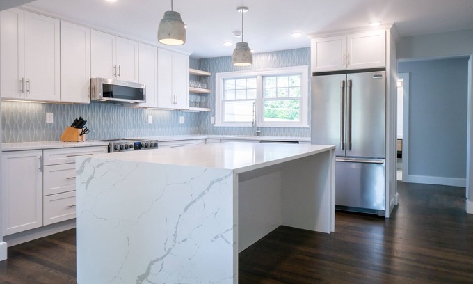 Fifth Ward Apartment | Unreal location! Newport! Stunning! Salve Parents Love this place! December Fun!
