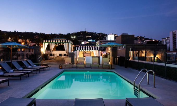 Norma Triangle Apartment | Unveil the Beauty of Los Angeles with Two-unit Suites! Rooftop Pool, Bicycling!