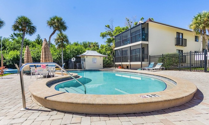 Englewood Condo | Unwind with Beach Bliss & Sunset Magic - Sunburst 113