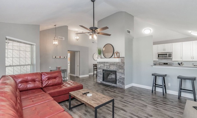 Lewisville House | Updated 3/2 in a quiet neighborhood close to dining and shops