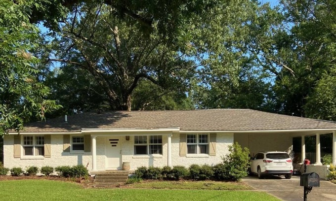 Starkville House | Updated home close to campus and downtown