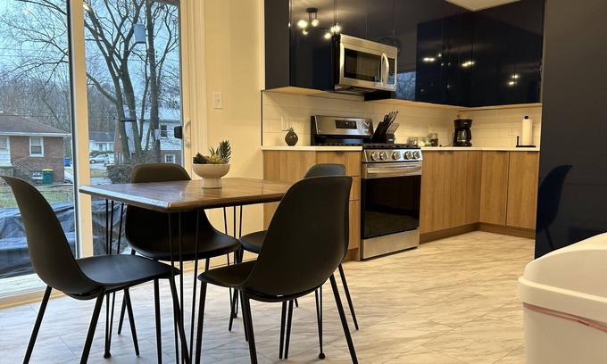Miller Beach House | Updated Home Near Indiana Dunes And National Park