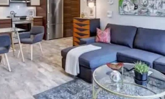 Cherry Condo | Updated Myers Park 1BR King Condo | Queens Rd
