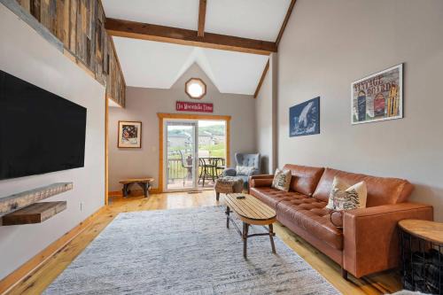 Ellicottville House | Updated townhome - Walk to Holiday Valley