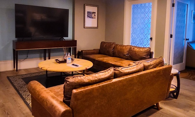 Downtown Detroit Apartment | Upper-Level Suite, w/in a 15-min walk to all sports, entertainment & conf venues