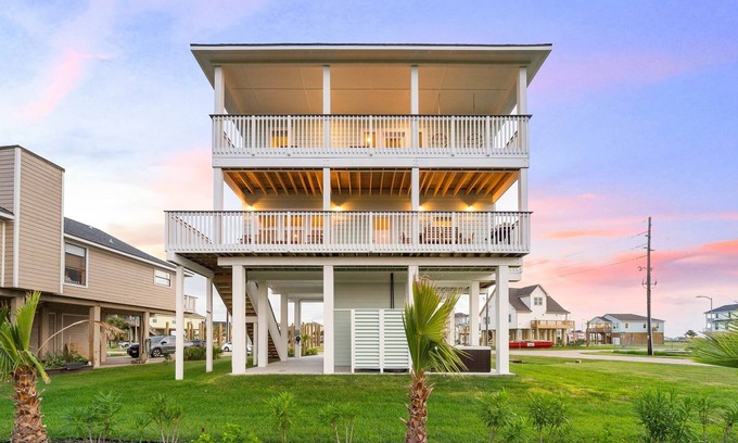 Pointe San Luis House | Upscale Beach Getaway| Gulf Views | Hot Tub| Decks