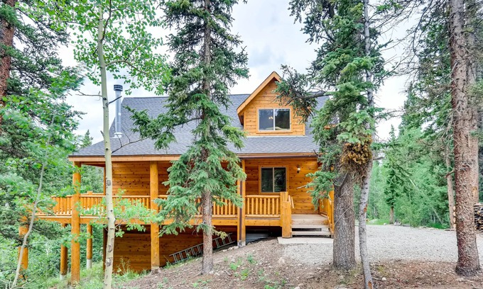 Alma Cabin | Upscale Cabin w/Hot Tub, Game Room, Fireplace, 20 mi to Breckenridge - Mountain Vista