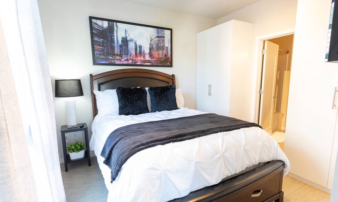 Kingfield Apartment | Uptown Gem🔹Fast WiFi🔹In-Unit W/D🔹Keurig+Coffee