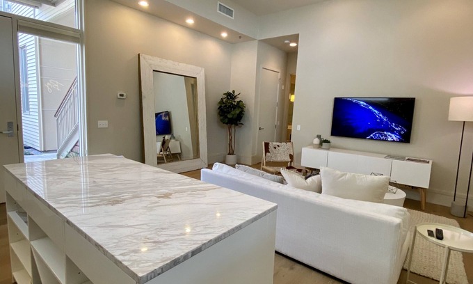 Audubon Condo | Uptown Luxurious Modern Condo in the Best Neighborhood!