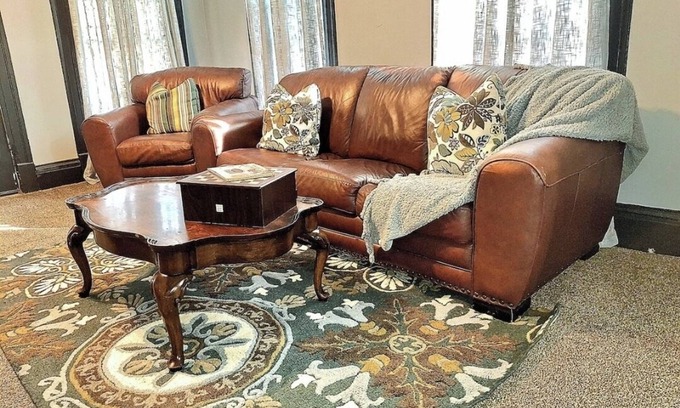 Jeffersonville House | Urban Bourbon Stays 2-bedroom house just 5 minutes from Louisville, sleeps 8