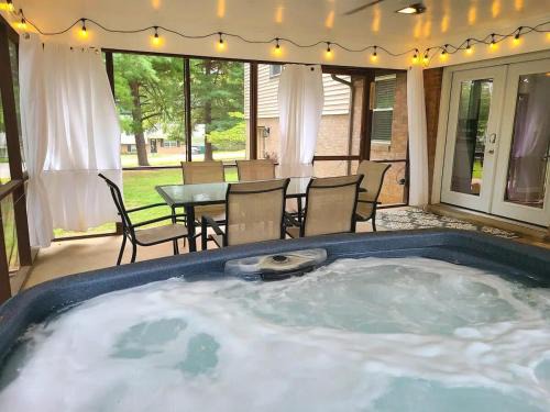 Buechel Apartment | Urban Excitement Suburban Calm Hot Tub & Game Room