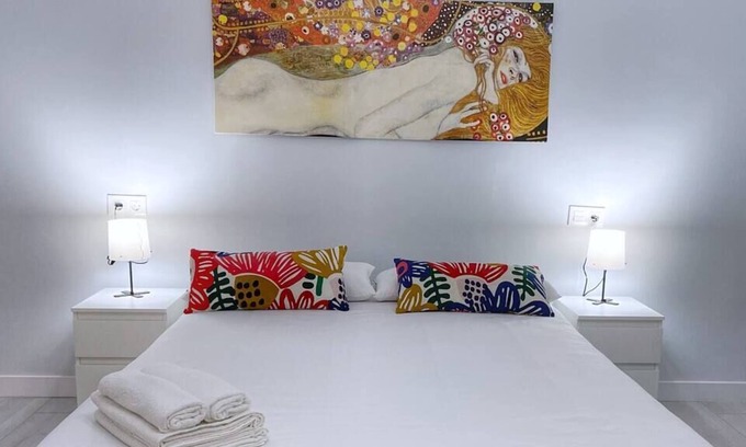 Zabala Apartment | Urban flat reformado con escritorio trabajo y wifi
