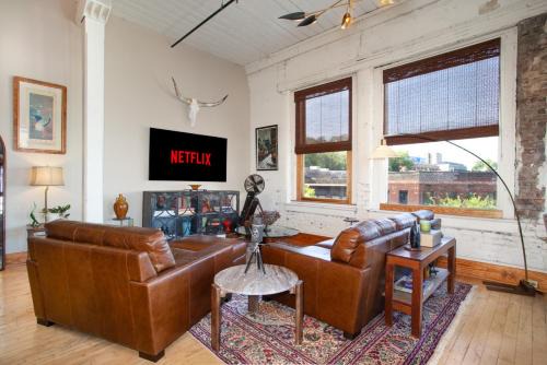 Old City Apartment | Urban Haven Loft Near Market Square