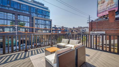 Dufferin Grove Apartment | Urban Oasis, 3-Bedroom Apartment at Prime Location