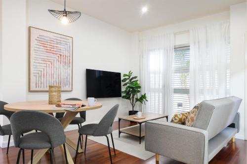 San Vicente Apartment | Urban Oasis Apartment with Pool & Free Parking