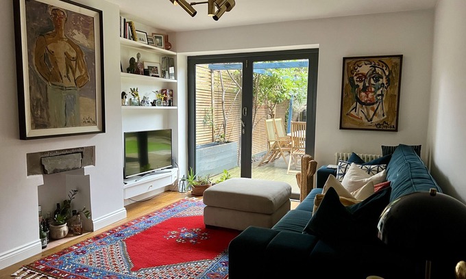 Clissold House | Urban Oasis Chic 1BR Flat with Spacious Garden