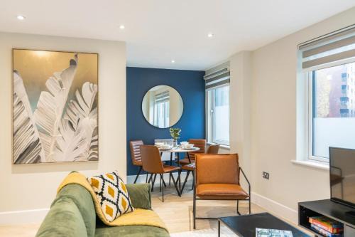 Elephant and Castle Apartment | Urban Retreat in Southwark 2BR Gem for 4