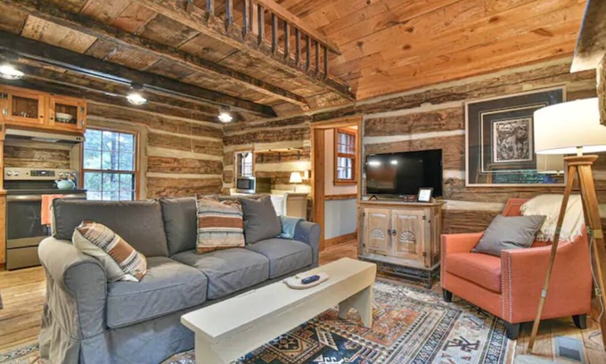 Black Mountain Cabin | Ursa Minor walkable to Black Mtn Golf Course