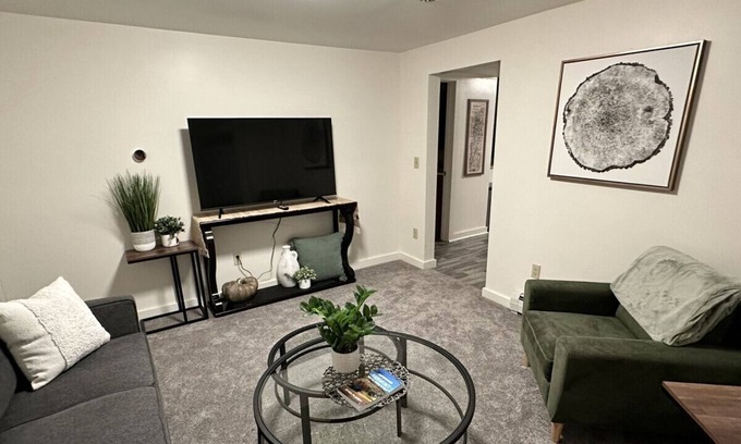Waterbury Apartment | Centrally Located Waterbury Apartment