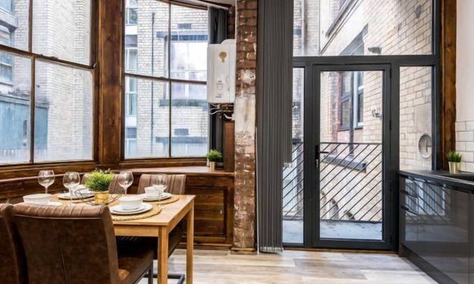 Liverpool City Centre Apartment | UStay 27 Stanley Street Party Apartments