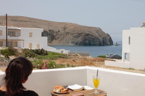 Apollonia Hotel | V-rooms in Milos Cyclades