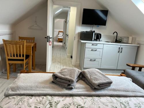 Killarney Apartment | V93C9R0 Stone View Wonderful spacious two bed attic rooms private entrance private bathroom with kitchenette