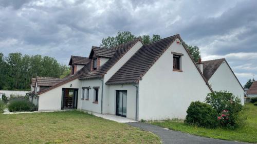Noyers-sur-Cher Villa | Vacances en rêve avec piscine chauffée proche de Beauval