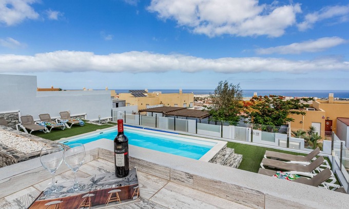 Caleta de Fuste Villa | Vacation Villa 'Bellavista Luxury Home' with Sea View, Private Pool and Wi-Fi