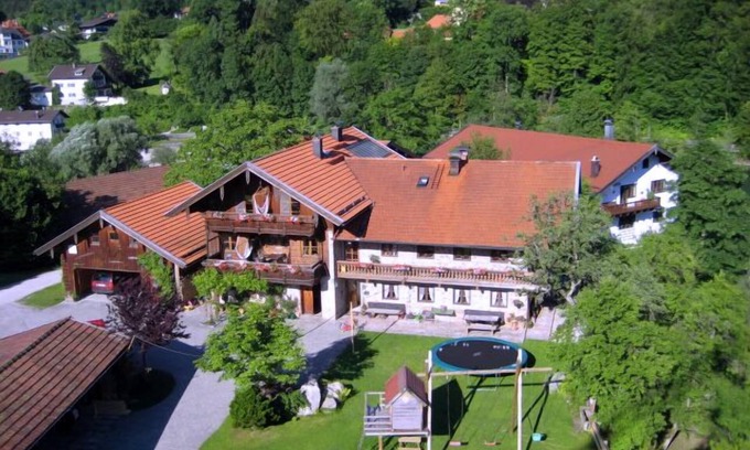 Marquartstein Apartment | Vacation apartment- 8 persons, 130sqm, 3 bedrooms, large balcony, WLAN