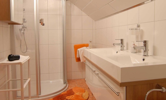 Abersee Apartment | Vacation apartment 4 with 1 bedroom - Gästehaus Kloibergütl