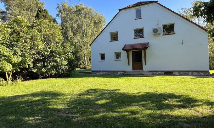 Hohenkirchen Apartment | Vacation apartment Baltic Sea - 120 square meters, with large garden, near Wismar & beach (5km)
