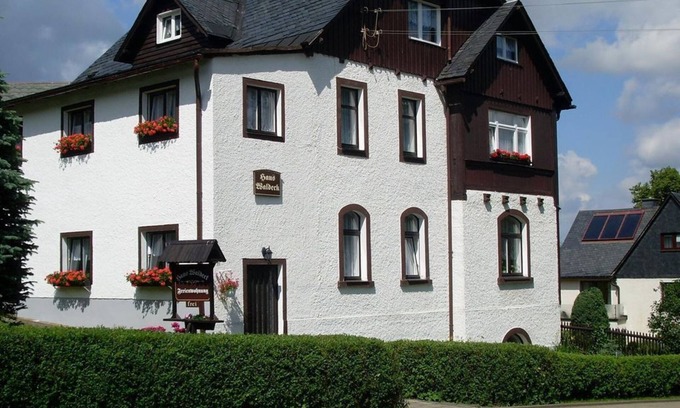 Barenfels Apartment | Vacation apartment "Haus Waldeck" - apartment/flat, shower, WC