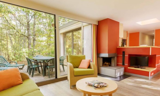 Chaumont-sur-Tharonne House | Vacation home Park Les Hauts de Bruyères in Chaumont-sur-Tharonne - 8 persons, 4 bedrooms