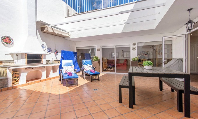 San Fernando House | Vacation Home 'Casa Paca' with Private Terrace, Wi-Fi and Air Conditioning