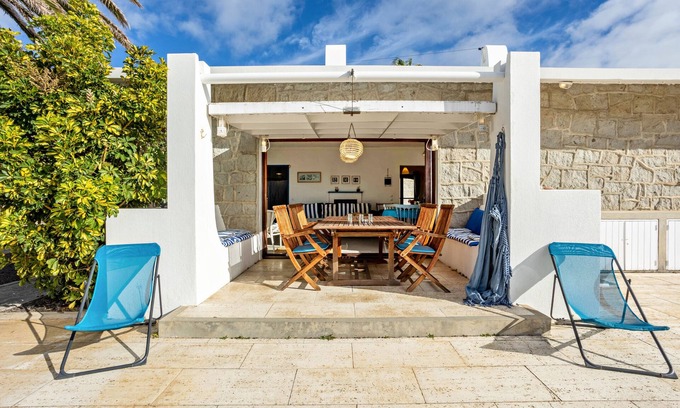 Vila Baleira House | Vacation Home 'Casa da Praia' Near Beach with Private Terrace & Wi-Fi
