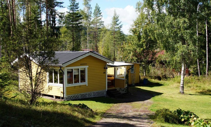 Varmlands Nysater House | Vacation home Gårdsvik by the lake with boat