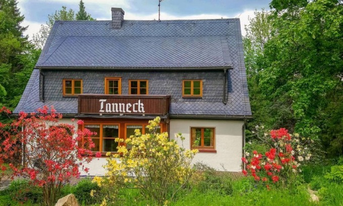 Altenberg House | Vacation home Haus Tanneck - Holiday home, shower or bath, WC