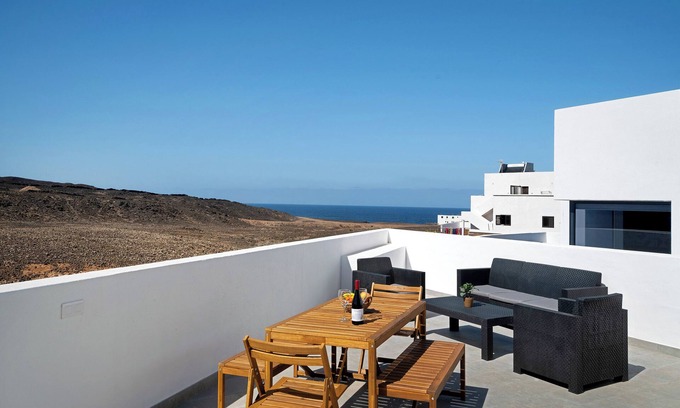La Santa House | Vacation Home 'Kay 4' with Sea View, Wi-Fi and Air Conditioning