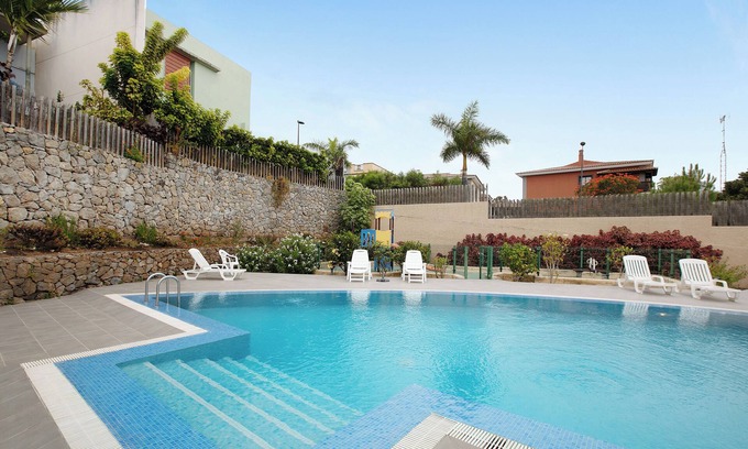 Santa Ursula Ski Chalet | Vacation Home 'La Quinta Adosado' with Sea View, Shared Pool & Wi-Fi