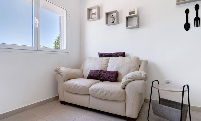 San Fernando House | Vacation Home 'Parigina' with Sea View, Private Terrace and Wi-Fi